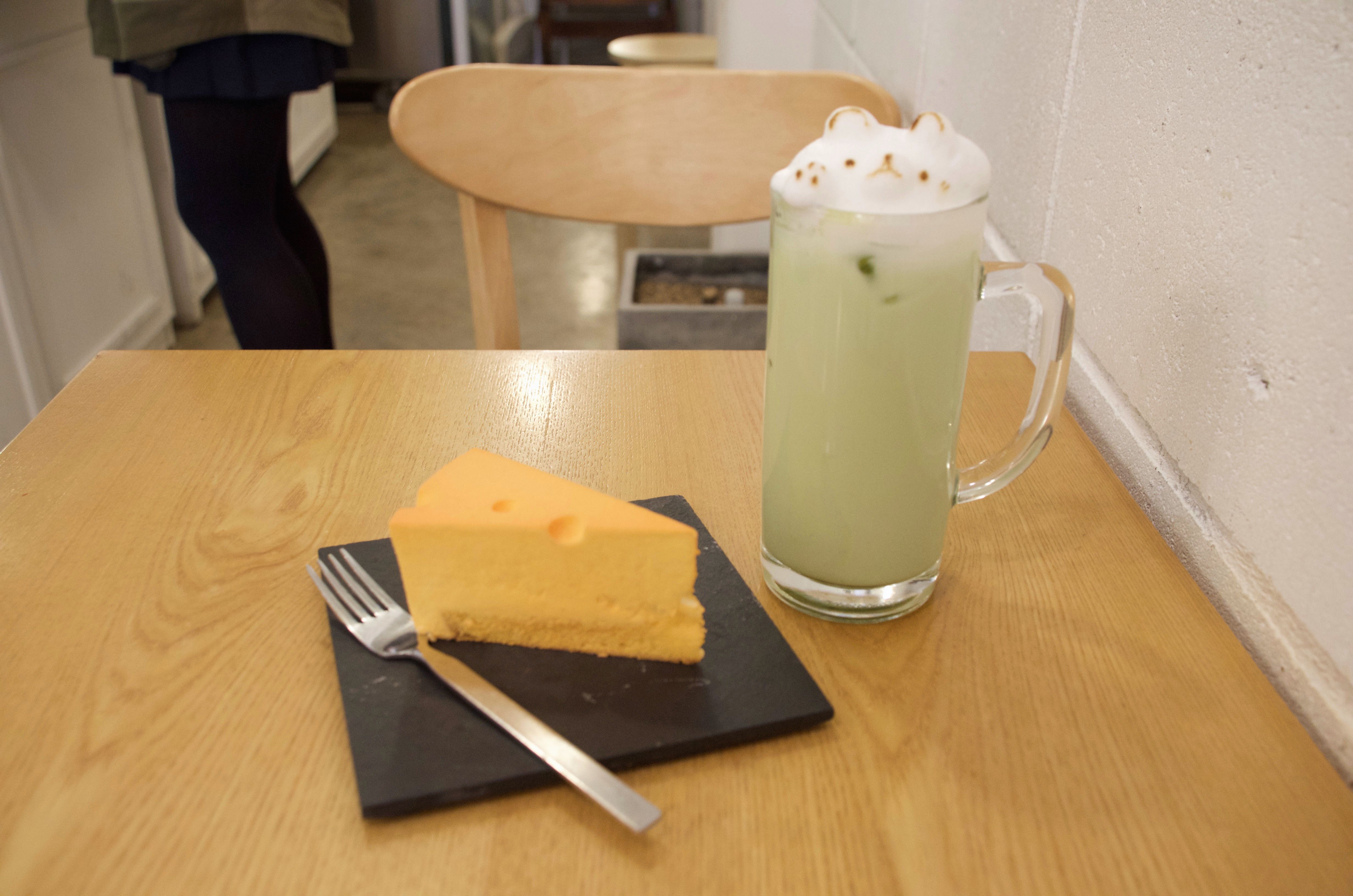 Green Tea Latte and Cheesecake at La Douce